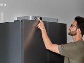 Urządzenie Jackery FridgeGuard jest wyposażone w niewielki ekran LCD