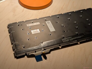 Niestety, nowa klawiatura i bateria są przeznaczone wyłącznie dla Laptopa 13 Pro i są niekompatybilne z oryginalnym Laptopem 13.5