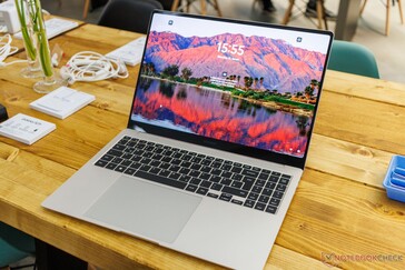 Samsung Galaxy Book3 Pro 16 - Beżowy