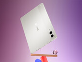 Yoga Tab kosztuje 599,99 dolarów. Na zdjęciu: zdjęcie promocyjne tabletu. (Źródło zdjęcia: Lenovo)