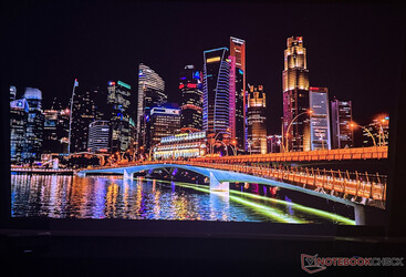 Nebula X1 Pro w zaciemnionym pomieszczeniu...