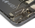 Taptic Engine w telefonie iPhone 11 na zdjęciu