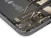 Taptic Engine w telefonie iPhone 11 na zdjęciu