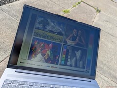 Na zewnątrz w świetle słonecznym