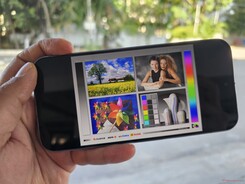 Oglądanie na zewnątrz w cieniu