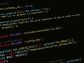 Kod źródłowy PHP na ciemnym ekranie