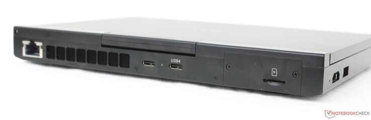Tył: RJ-45 (2,5 Gb/s), USB-C 3.2 Gen. 2 (10 Gb/s) z DisplayPort + Power Delivery, USB-C 4.0 (40 Gb/s) z DisplayPort + Power Delivery, czytnik MicroSD