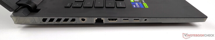 Po lewej: zasilanie, 2,5 Gbit LAN, HDMI 2.1, Thunderbolt 4, USB-C, słuchawki