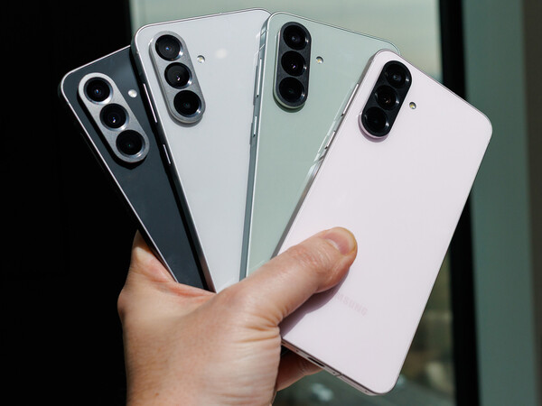 Chociaż Galaxy A56 5G jest dostępny w 4 kolorach, tylko trzy są dostępne w USA. (Źródło zdjęcia: Notebokcheck)