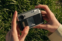 Fujifilm X half jest podobno prawdziwym hitem wśród konsumentów. (Źródło zdjęcia: Fujifilm)