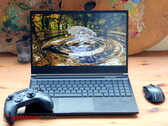 Recenzja laptopa gamingowego Schenker XMG Neo 15: Ryzen 6000 z portami do chłodzenia cieczą