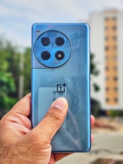 OnePlus 12R 5G w kolorze Cool Blue