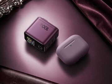 Ma mniej więcej taki sam rozmiar jak etui do słuchawek AirPods
