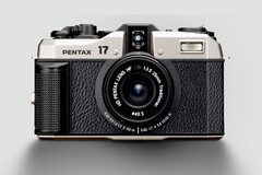 Pentax 17 to aparat dla entuzjastów filmów, pod warunkiem, że potrafią dostosować się do pionowego formatu półklatkowego (źródło zdjęcia: Ricoh)