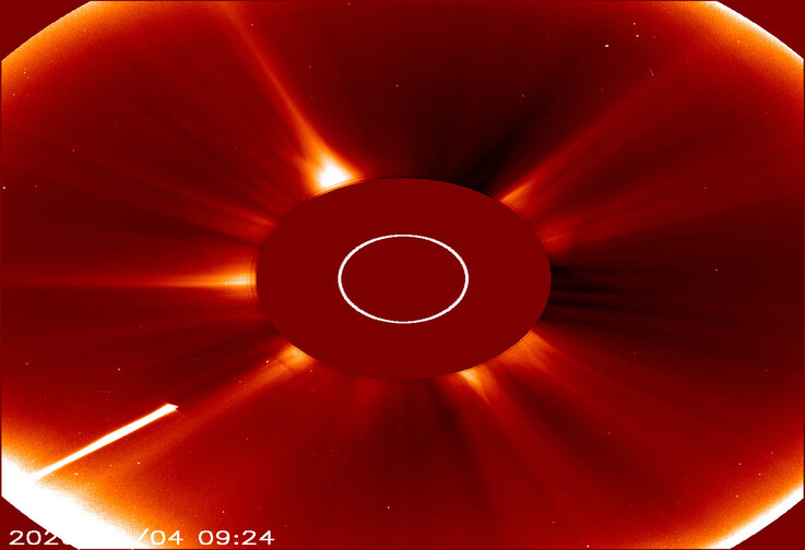 Obraz przedstawiający kometę C/2026 A1 (MAPS) zmierzającą w kierunku Słońca.