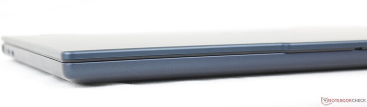 Przód: Brak portów