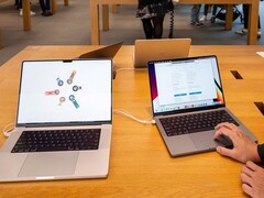 16- i 14-calowy MacBook Pros (Źródło: Budrul Chukrut/Getty Images)