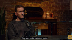 Glenn Howerton tłumaczy się z męki z breloczkiem do Modelu X (obraz: Always Sunny Podcast/YouTube)