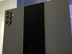 Galaxy Z TriFold (źródło zdjęcia: SBS Korea via Omokgyo Electronics Mall - edytowane)