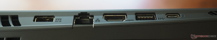 Lewa strona: zasilanie, RJ-45, HDMI 2.1, USB-A 3.2 Gen 2, Thunderbolt 5 (DP 2.1, PD 3.0)