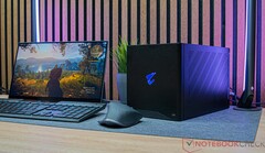 Urządzenia takie jak Gigabyte Aorus RTX 4090 Gaming Box obiecują większą wydajność dla kompaktowych urządzeń, ale rzeczywistość jest bardziej skomplikowana. (Źródło obrazu: Notebookcheck)