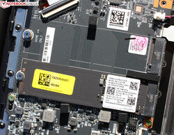 Wolne jest drugie gniazdo M.2 22x60, które pozwala na dołożenie kolejnego dysku SSD.