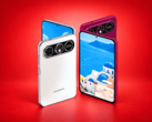 Smartfon Coolpad Cool X Wide pokazany z przodu i z tyłu w białej i czerwonej wersji kolorystycznej.