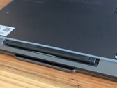Smukła konstrukcja pióra aktywnego może wyglądać ładnie, ale z ergonomicznego punktu widzenia nie jest to najlepsze rozwiązanie