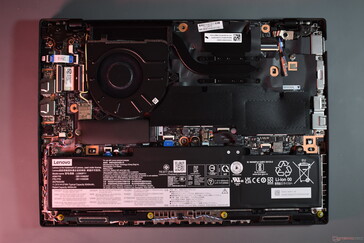 Lenovo ThinkPad L14 Gen 5 AMD: elementy wewnętrzne