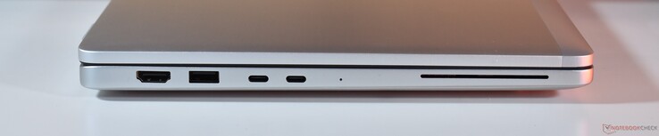 po lewej stronie: HDMI, USB-A 3.2 Gen 1, 2x Thunderbolt 4, czytnik kart inteligentnych