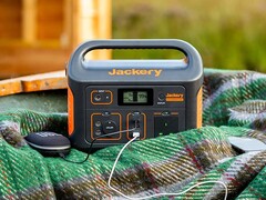 Oczekuje się, że nowy Jackery Explorer 500 v2 będzie smuklejszy niż oryginalny model (na zdjęciu). (Źródło zdjęcia: Jackery)