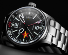 Napędzany automatycznym mechanizmem GMT Seiko NH34A, zegarek dla pilotów Panzera Flieger 45G (na zdjęciu) zapewnia 41-godzinną rezerwę mocy. (Źródło zdjęcia: Panzera)
