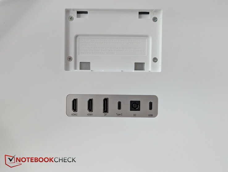 Z tyłu: 2x HDMI, DisplayPort, USB-C, gniazdo zasilania, USB-C – które z tych złączy USB-C obsługuje zasilanie o mocy 90 W?