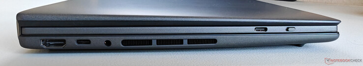 Po lewej: HDMI 2.1 FRL, USB-C 4.0 z Thunderbolt 4 (40 GBit/s, DisplayPort, Power Delivery), audio 3,5 mm, USB-C na klawiaturze (tylko do ładowania)