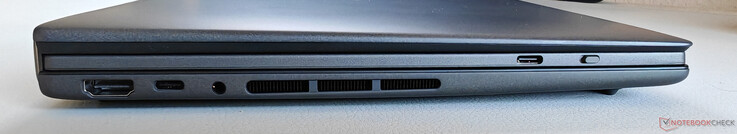 Po lewej: HDMI 2.1 FRL, USB-C 4.0 z Thunderbolt 4 (40 GBit/s, DisplayPort, Power Delivery), audio 3,5 mm, USB-C na klawiaturze (tylko do ładowania)