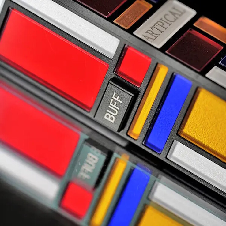 Wzmocnienie słuchawek można regulować w trzech ustawieniach, naciskając przycisk Buff.