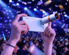 Telefon Oppo Find X10 z telekonwerterem.
