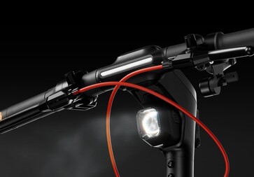 Hulajnoga elektryczna Segway Max G3 Plus jest wyposażona w reflektor o mocy 6 watów z funkcją automatycznego włączania.