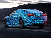 Mocno zakamuflowany VW ID.7 został teraz zdemaskowany przez utalentowanych grafików (Image: Volkswagen)