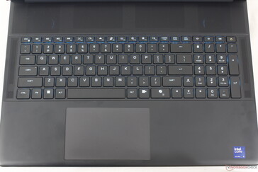 Kilka klawiszy zostało zmienionych w porównaniu do starszego Alienware m18 R2, takich jak przycisk zasilania i nowy klawisz "Stealth mode"