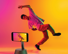 Belkin auto-tracking Stand Pro dla iPhone'a to pierwsze na świecie akcesorium DockKit. (Źródło zdjęcia: Belkin)