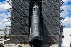 Ship 40 wjeżdża do hangaru Megabay firmy SpaceX w Starbase niemal trzy miesiące po starcie.