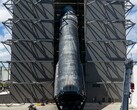 Ship 40 wjeżdża do hangaru Megabay firmy SpaceX w Starbase niemal trzy miesiące po starcie.