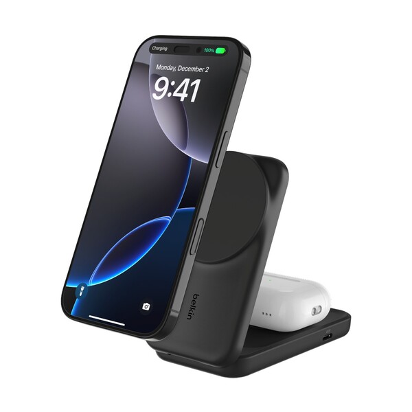 Składana ładowarka magnetyczna 2 w 1 Belkin UltraCharge w kolorze czarnym. (Źródło zdjęcia: Belkin)