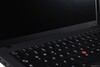ThinkPad T14 Gen 6: Dwa małe zawiasy