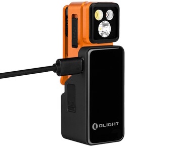 Zestawy Olight Oclip 2 są dostarczane z etui ładującymi o pojemności 1 000 mAh, które pozwalają wydłużyć czas pracy.