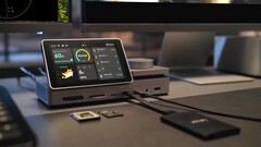 Trudno o coś lepszego: Pexarbolt Ultra to stacja dokująca Thunderbolt 5 z ekranem dotykowym i prawdopodobnie najbogatszym zestawem portów dostępnym na rynku.