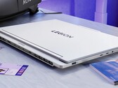 Lenovo Legion 7i 16 Gen 10 waży niecałe 2 kg i oferuje opcje procesorów Arrow Lake-HX (źródło zdjęcia: Lenovo)