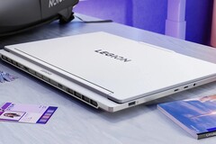 Lenovo Legion 7i 16 Gen 10 waży niecałe 2 kg i oferuje opcje procesorów Arrow Lake-HX (źródło zdjęcia: Lenovo)