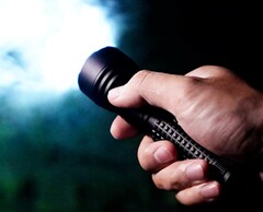 Nowa latarka TerraBeast ma wbudowany laser (źródło zdjęcia: TerraBeast)